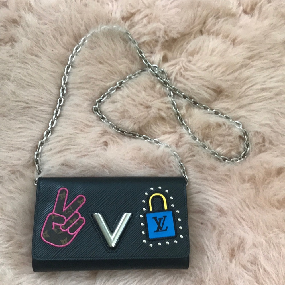 LE Louis Vuitton cross-body bag!